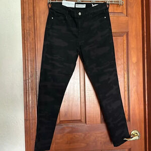 Sanctuary Social Standard women’s black camouflage ankle skinny size 4.  NWT